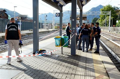 morti a calolziocorte|Accoltellato dal branco in stazione: 23enne muore sotto gli occhi。